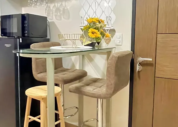 Manhattan Plaza 1br With View, Netflix And Pool Access 4* Manila
