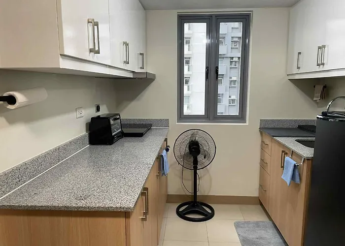 Manhattan Plaza 1br With View, Netflix And Pool Access 4* Manila